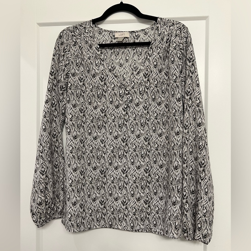 LOFT Black and White Patterned Blouse/Top Size Medium EUC